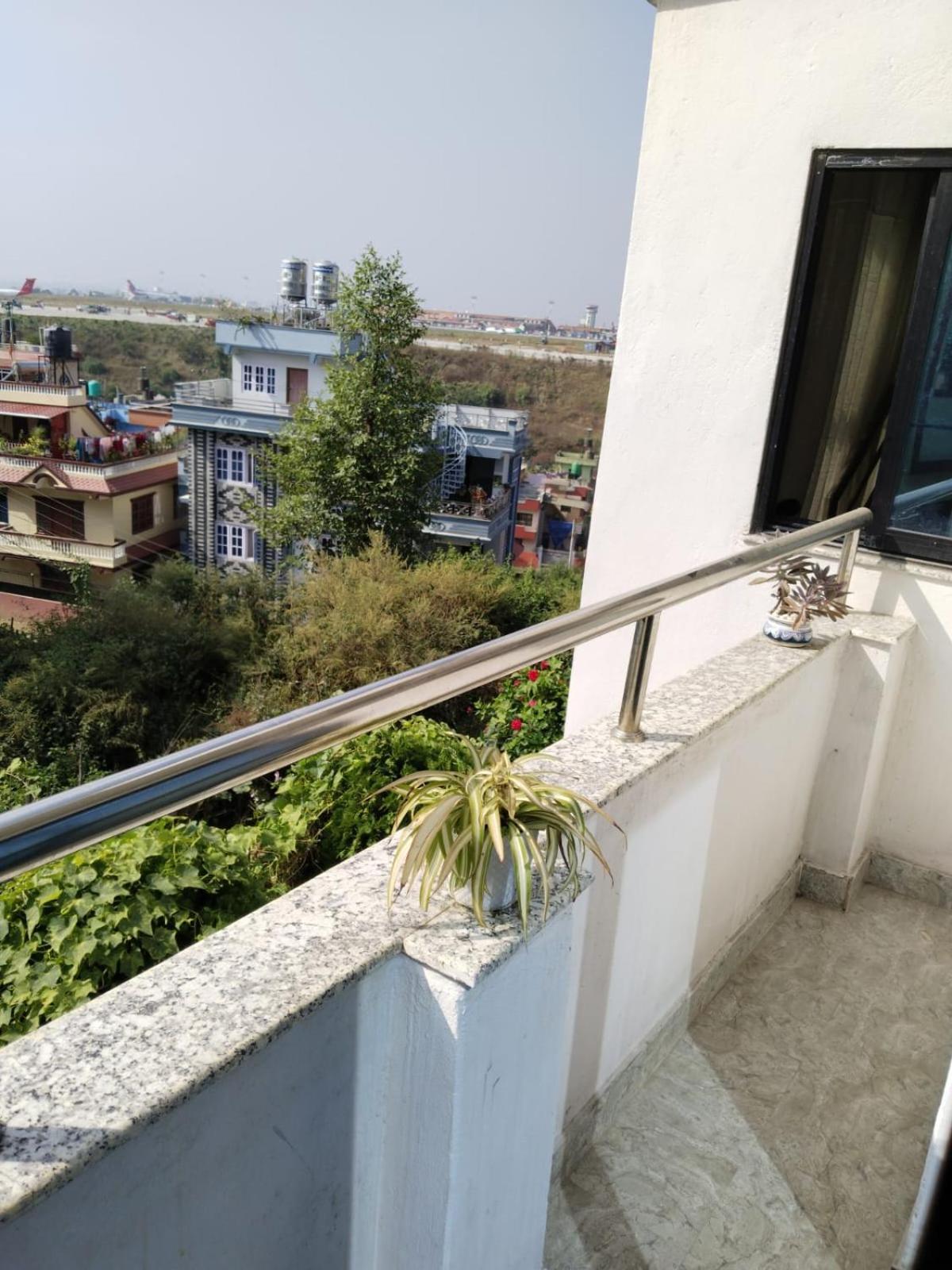 Kathmandu Airport View Hotel And Lodge Exterior foto